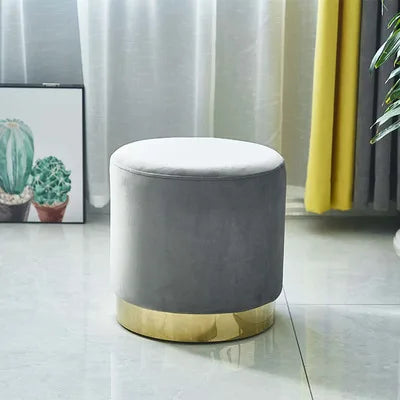 Pouf moderne en tissu Novah, mobilier ottoman élégant et confortable pour salon ou espace de détente.