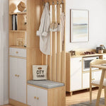 Armoire moderne Novah avec portes en bois et espace de rangement intérieur pour vêtements et accessoires.