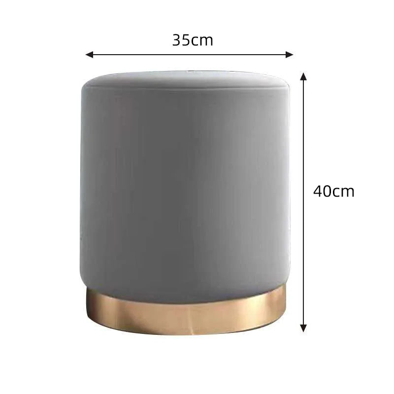 Tabouret ottoman moderne en tissu minimaliste de la marque Novah, design épuré pour la maison.