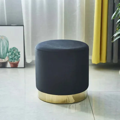 Pouf ottoman moderne en tissu de la marque Novah, mobilier élégant pour salon, assise ou déco intérieure.