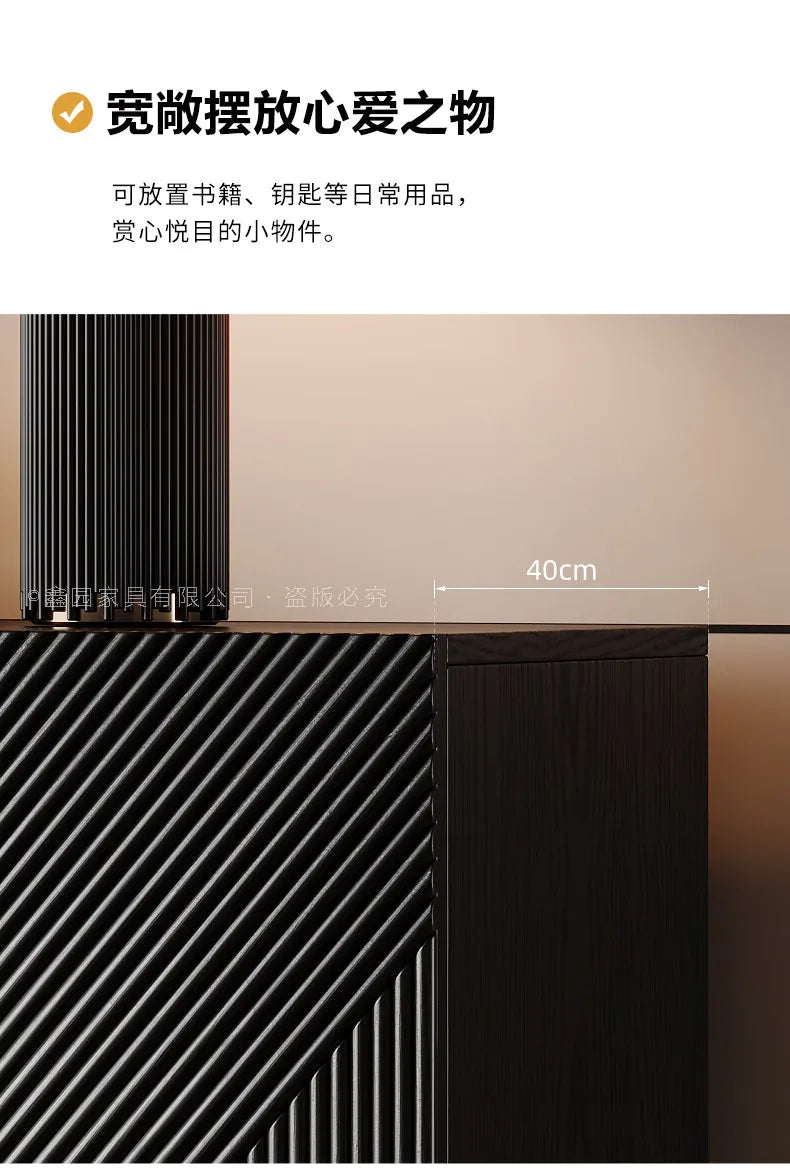 Meuble de rangement debout Novah pour salon, entrée ou bureau, avec portes et espace de stockage élégant.