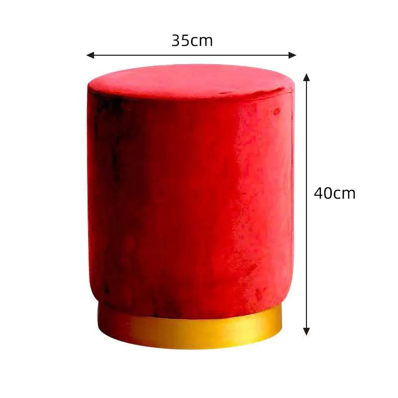 Tabouret ottoman moderne en tissu minimaliste de Novah, design épuré pour la décoration intérieure.