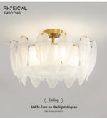lustre moderne de plafond Novah avec abat-jour en verre et design élégant pour salle à manger ou salon