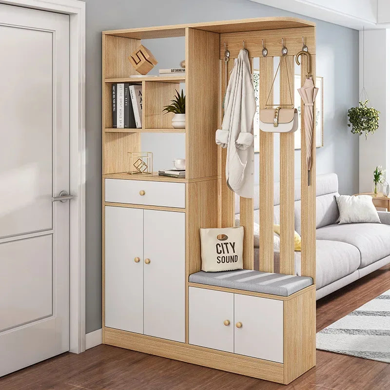 Armoire moderne Novah avec portes blanches et espace de rangement spacieux, idéale pour la chambre ou le dressing.