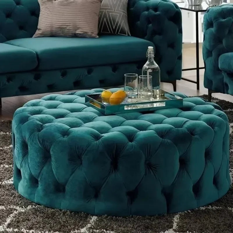 Pouf rond en velours moderne de la marque Novah, assise élégante avec finition douce, idéal pour salon ou espace de détente.