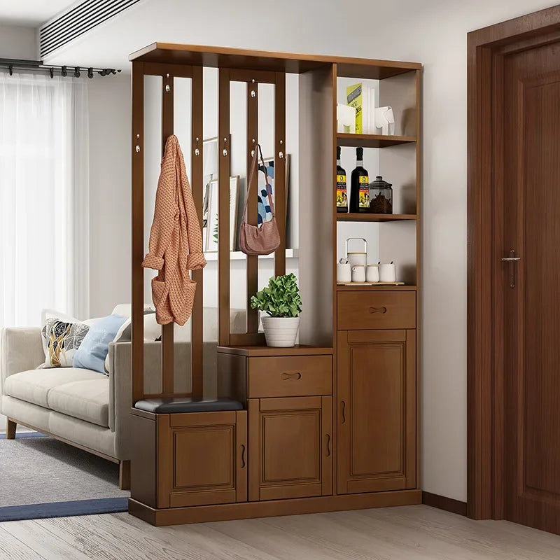 Armoire moderne Novah avec portes en bois clair et poignées métalliques, rangement élégant pour chambre ou dressing.