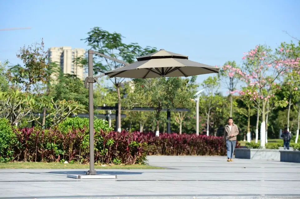 Parasol d'extérieur Novah de 3m, style roman, pour plage ou piscine, offre une protection solaire élégante et robuste.