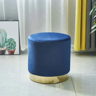 Pouf moderne en tissu Novah, mobilier ottoman contemporain, assise ou repose-pieds dans un intérieur élégant et moderne.
