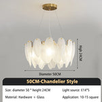 Lustre moderne de plafond Novah avec design élégant en métal et abat-jour en verre transparent, suspendu au plafond.