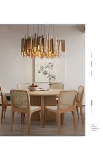 Lustre en bois de style ferme pour restaurant, modèle Novah, avec plusieurs bras en bois et bougeoirs suspendus.