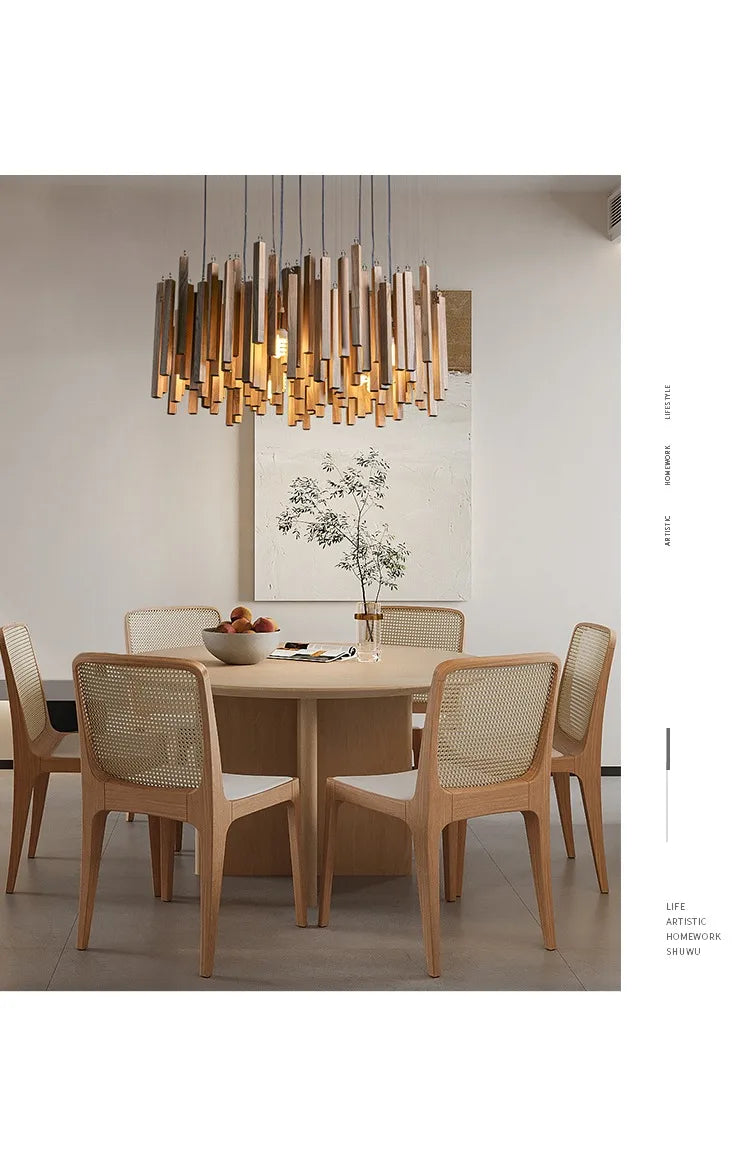 Lustre en bois de style ferme pour restaurant, modèle Novah, avec plusieurs bras en bois et bougeoirs suspendus.