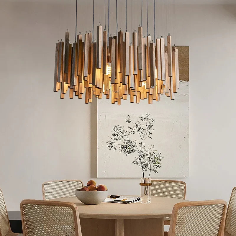 Chandelier en bois de ferme pour restaurant Novah, design rustique avec plusieurs branches et bougies pour ambiance chaleureuse