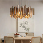 Chandelier en bois de ferme pour restaurant Novah, design rustique avec plusieurs branches et bougies pour ambiance chaleureuse
