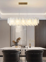 Lustre moderne pour plafond de la marque Novah, design élégant avec plusieurs bras en métal brillant.