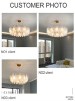 Lustre moderne au plafond de la marque Novah avec design élégant et lumineux, visible dans l'image.