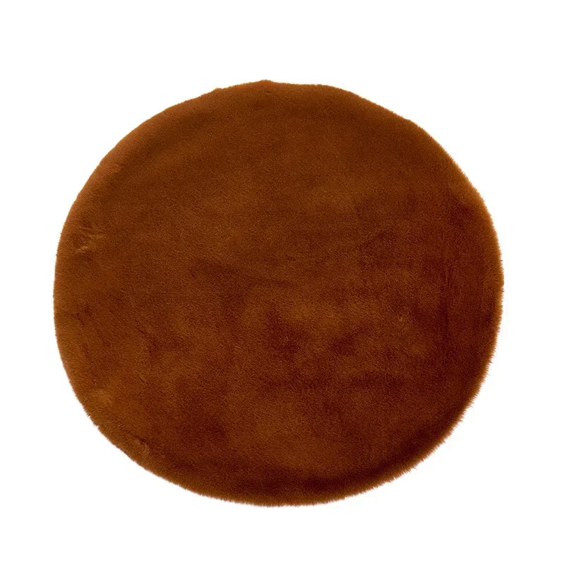 Tapis rond coloré en peluche shaggy de Novah, moderne et doux, parfait pour salon, chambre ou espace pour enfants.