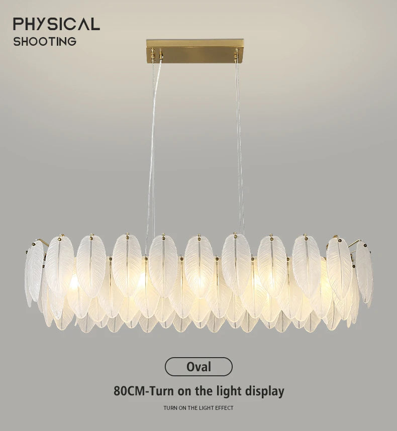 Lustre moderne de plafond Novah avec design élégant en métal et ampoules, idéal pour une décoration intérieure contemporaine.