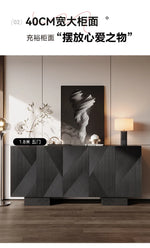 Meuble de rangement debout Novah pour salon, entrée ou bureau, avec portes et espace de stockage visible.