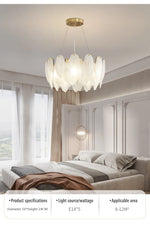 Luminaire moderne de plafond Novah, chandelier élégant avec design contemporain et finition métallique brillante.