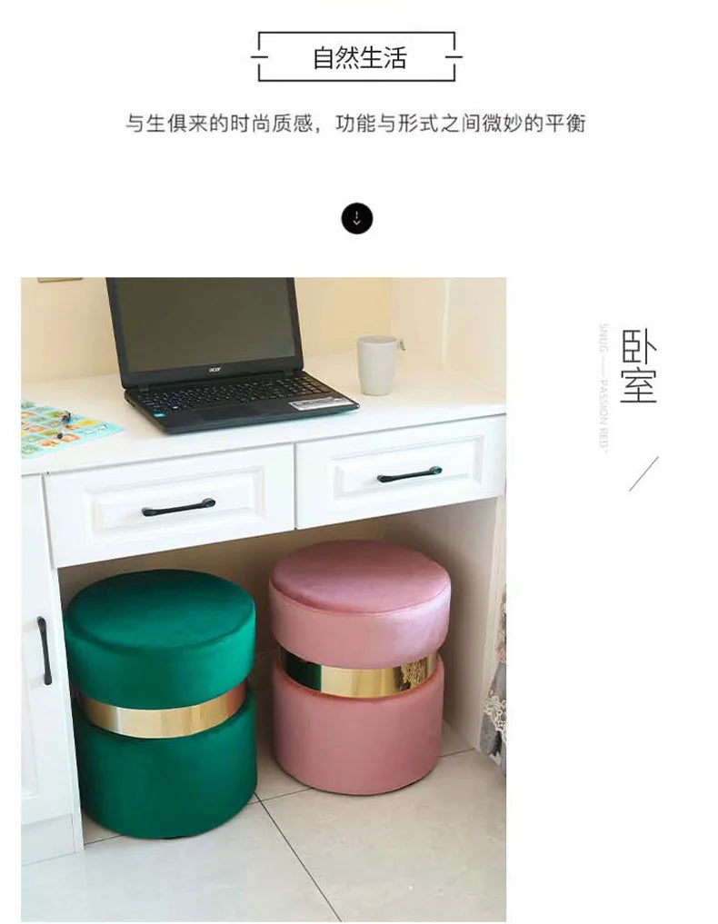 Pouf moderne en tissu Novah, mobilier ottoman confortable avec design contemporain, idéal pour la décoration intérieure.