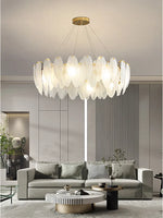 Lustre moderne pour plafond de la marque Novah, design élégant avec plusieurs ampoules en verre transparent.