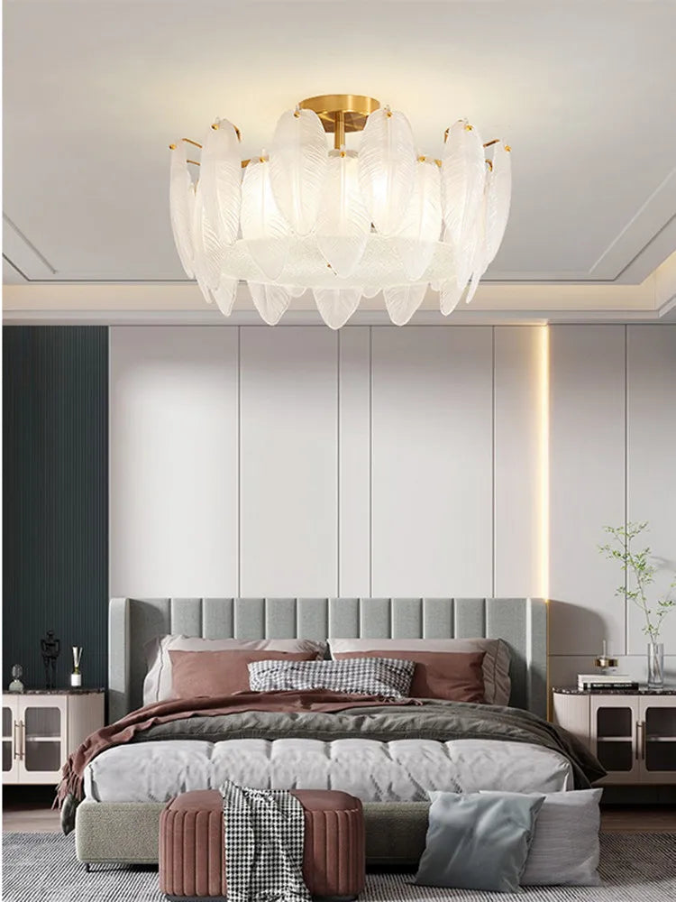 Lustre moderne pour plafond de la marque Novah avec design élégant et éclairage diffus, suspendu dans un intérieur contemporain.
