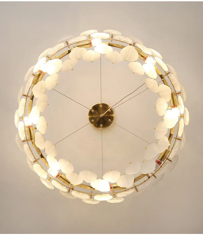 Suspension de plafond moderne Novah, chandelier élégant avec design contemporain et éclairage lumineux.