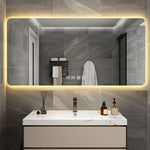 Miroir de salle de bain rond rectangulaire mural Novah, miroir encadré en verre clair au design moderne et élégant.