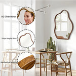 Miroir mural irrégulier avec cadre en bois ondulé, design moderne, reflet naturel et esthétique, par Novah.