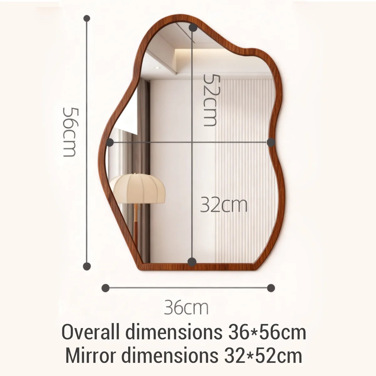 Miroir mural irrégulier avec cadre en bois ondulé, design moderne par Novah, reflet de style contemporain et texture naturelle
