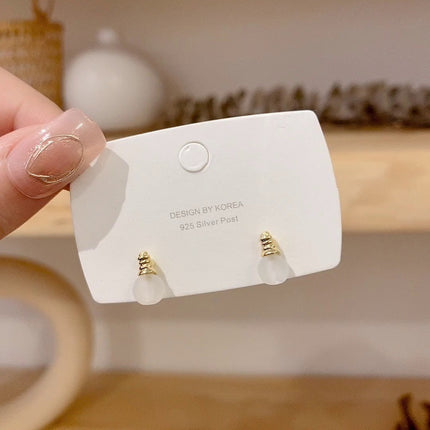 Ins Simple And Small Women's Fashion Sense Temperament Pearl Earrings