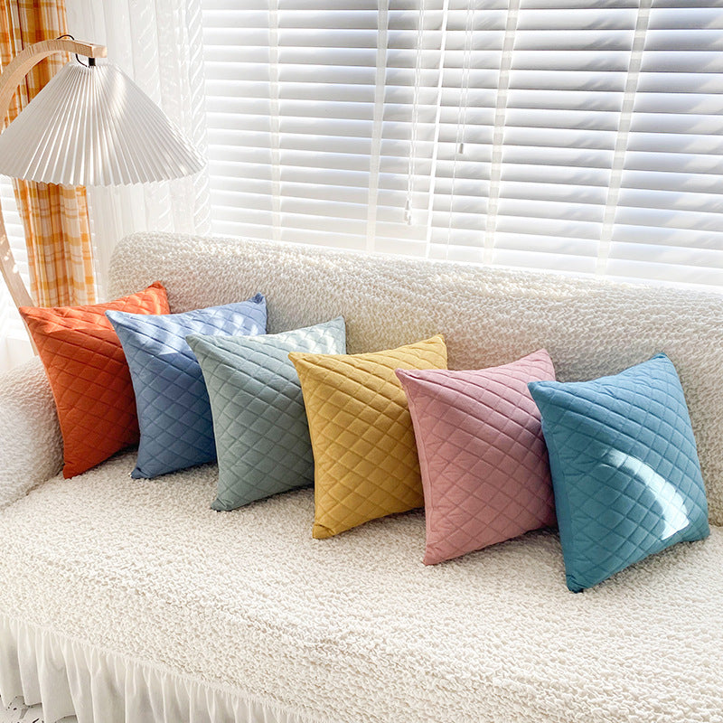 Coussins décoratifs pour salon Novah en velours avec motifs artistiques en tissu, design élégant et confortable pour canapé.
