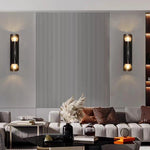 Applique murale élégante Novah pour salon, éclairage sophistiqué et moderne avec finition brillante, installation murale.