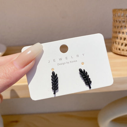 Ins Simple And Small Women's Fashion Sense Temperament Pearl Earrings