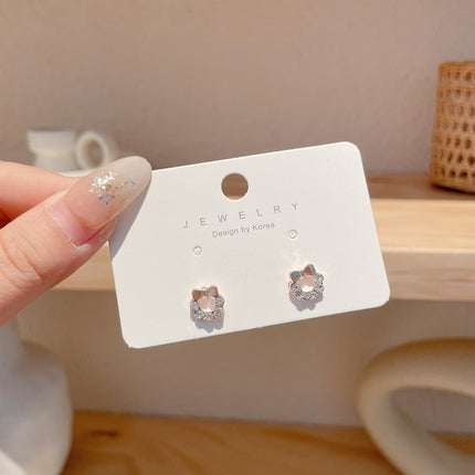 Ins Simple And Small Women's Fashion Sense Temperament Pearl Earrings