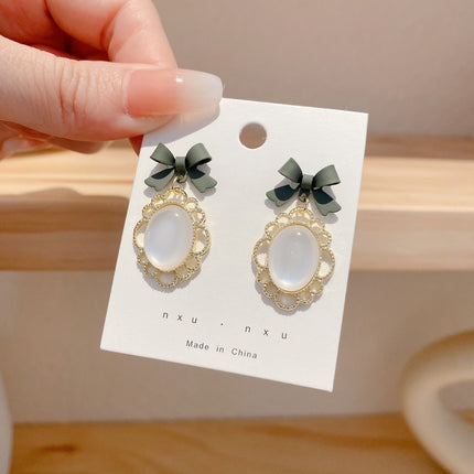 Ins Simple And Small Women's Fashion Sense Temperament Pearl Earrings