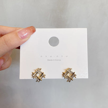 Ins Simple And Small Women's Fashion Sense Temperament Pearl Earrings